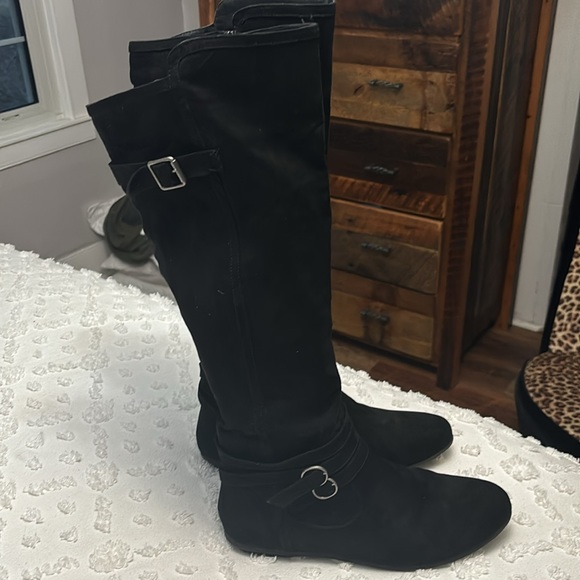 Boots - Picture 2 of 6